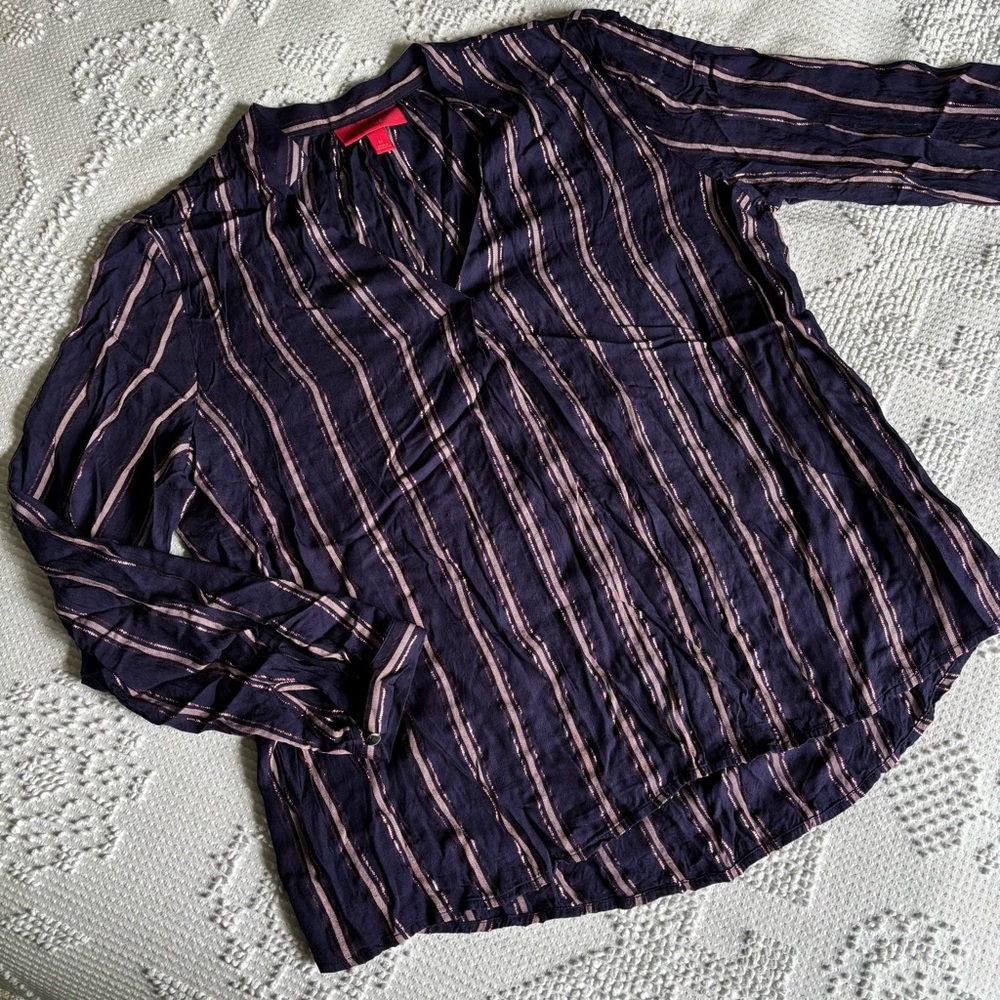 Jennifer Lopez women’s size M navy long sleeve blouse with pink metallic stripes